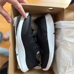 OOFOS Men's Black and White Sneakers